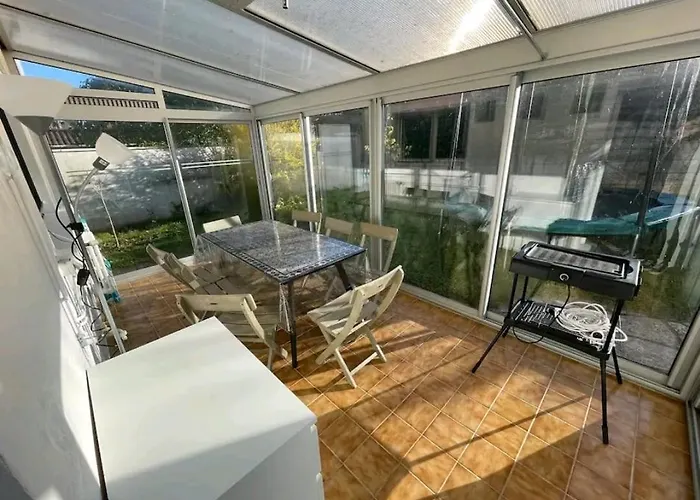 -comme A La Maison- Jardin, Veranda, Ideal Familles Et Business